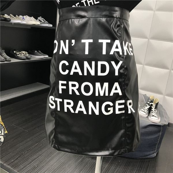 Fusta de dama din piele model nou cu inscriptii in negru