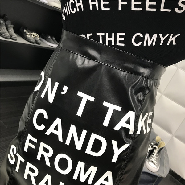 Fusta de dama din piele model nou cu inscriptii in negru