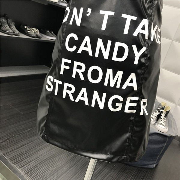 Fusta de dama din piele model nou cu inscriptii in negru