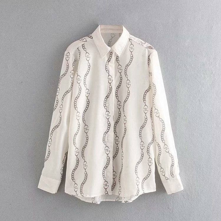 Fehér női ing színes mintával, klasszikus gallérral