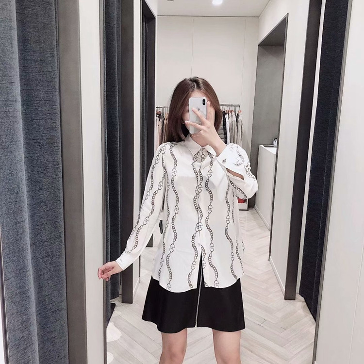 Fehér női ing színes mintával, klasszikus gallérral