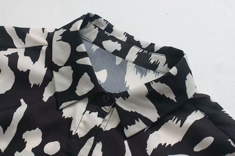 Hosszú alkalmi ruha klasszikus gallérral