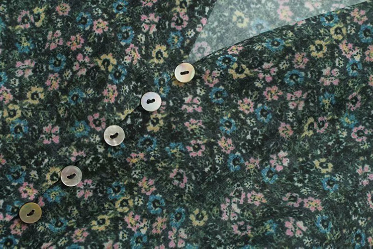 Hosszú ruha spitz nyakkivágással - szabású modell