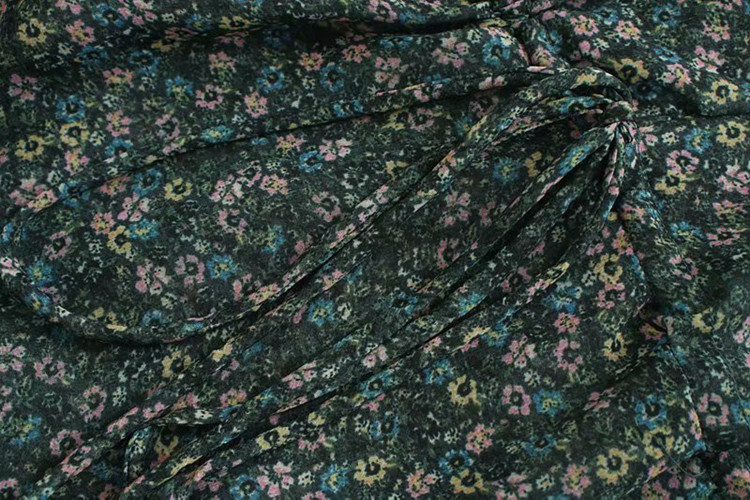 Hosszú ruha spitz nyakkivágással - szabású modell