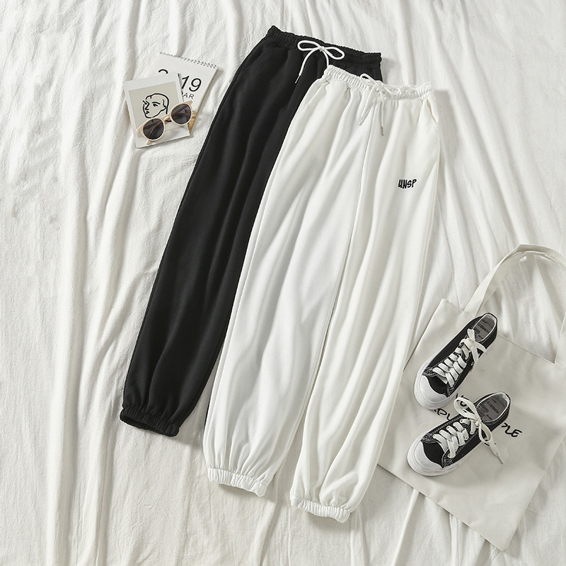 Γυναικεία αθλητικά casual παντελόνια σε μαύρο και άσπρο χρώμα