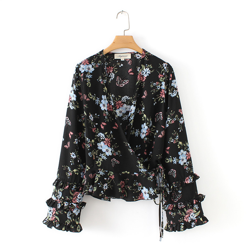 Bluză de damă modernă cu motiv floral și decolteu spitz