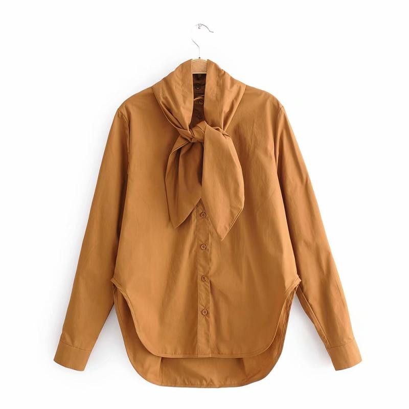 Κομψό γυναικείο πουκάμισο με κορδέλα στο κολάρο σε λευκό και καφέ χρώμα