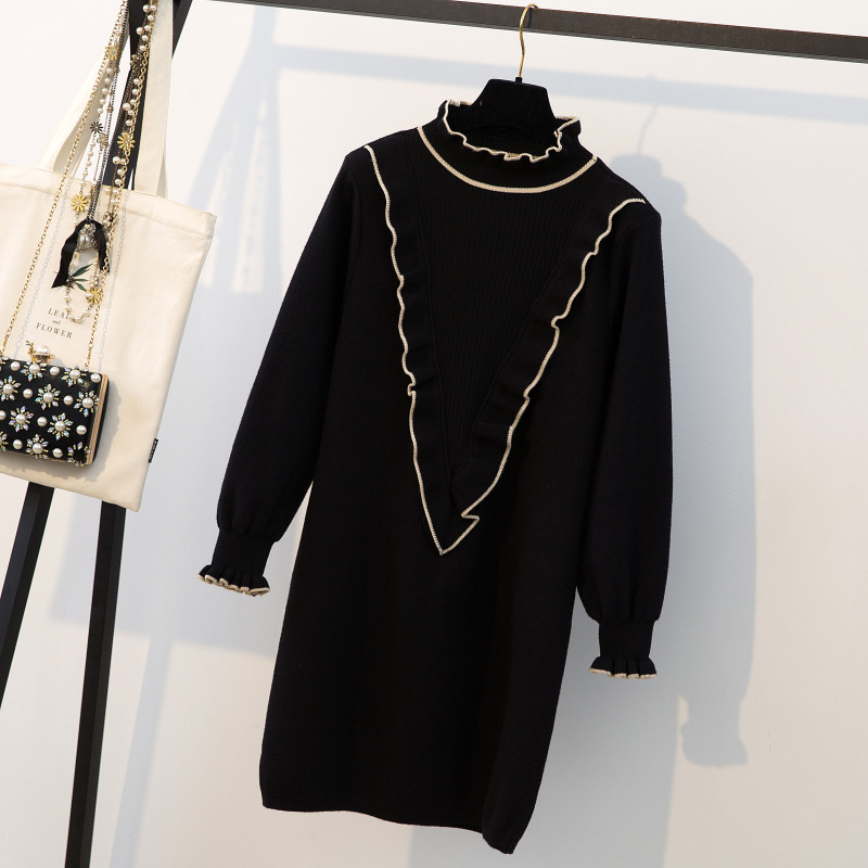 Új modellű női ruha alacsony gallérral rózsaszín, fekete és kék színekben