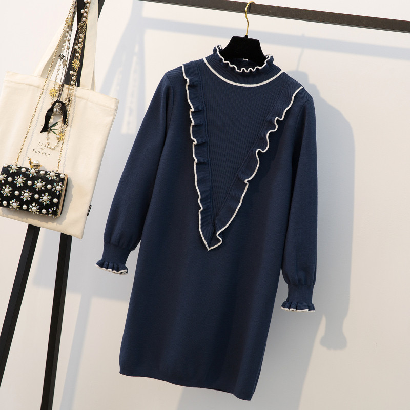 Új modellű női ruha alacsony gallérral rózsaszín, fekete és kék színekben