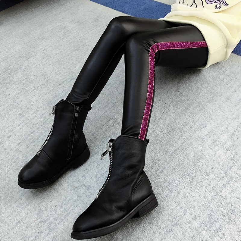 Modern, öko bőrből készült gyerekék, fekete színben, szegéllyel