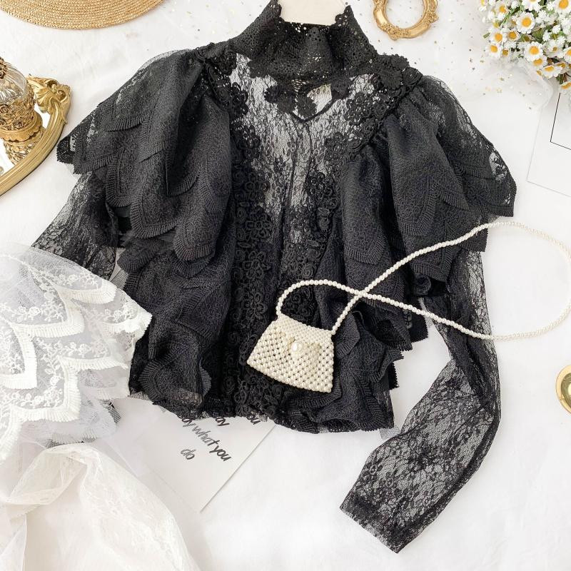 Bluză de damă modernă cu dantelă în alb și negru