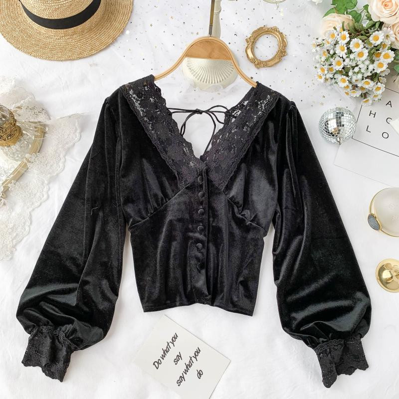 Κομψή βελούδινη  γυναικέια μπλούζα με δαντέλα σε διάφορα χρώματα