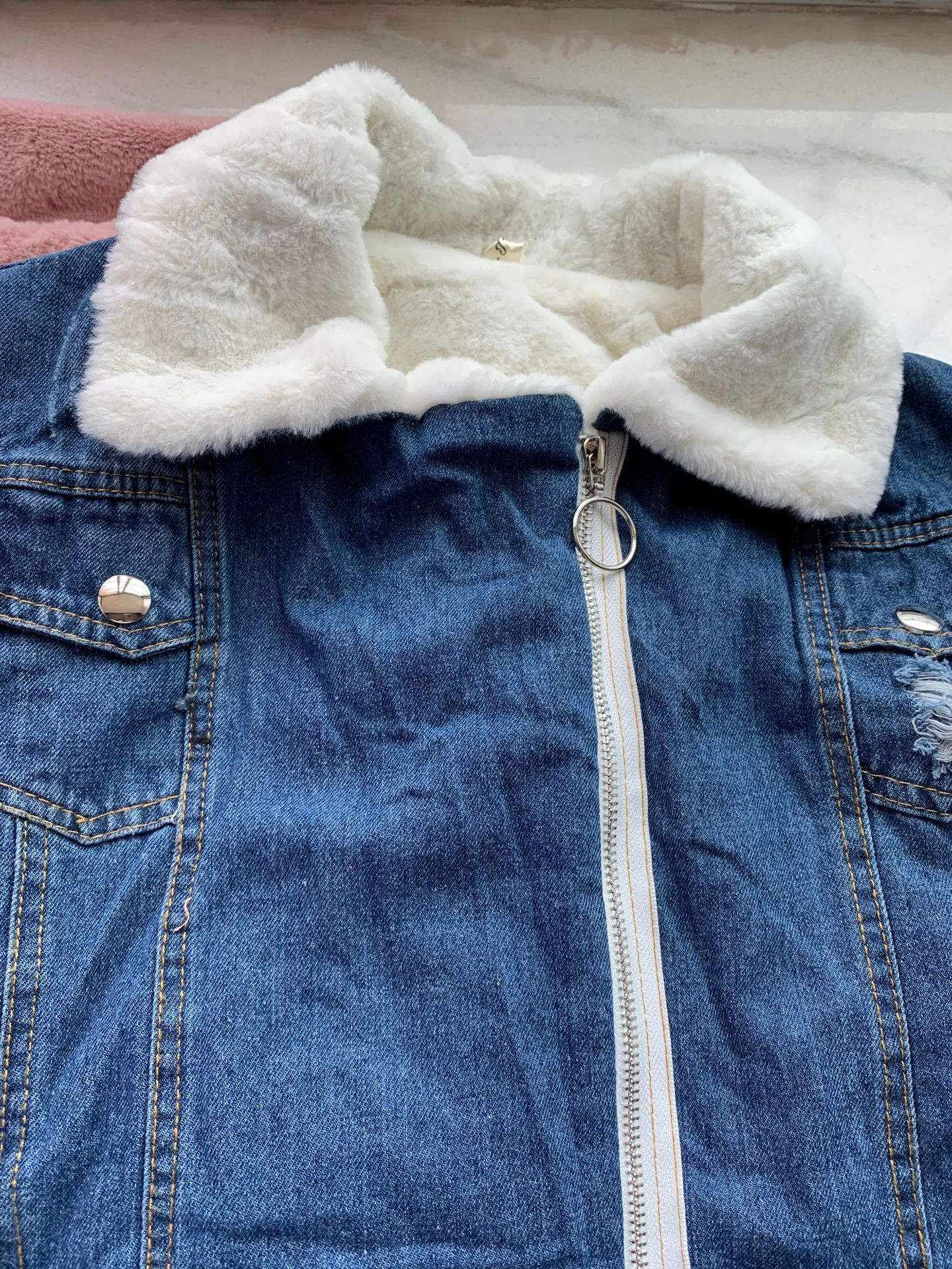 Jachetă modernă din denim cu căptușeală moale în două culori