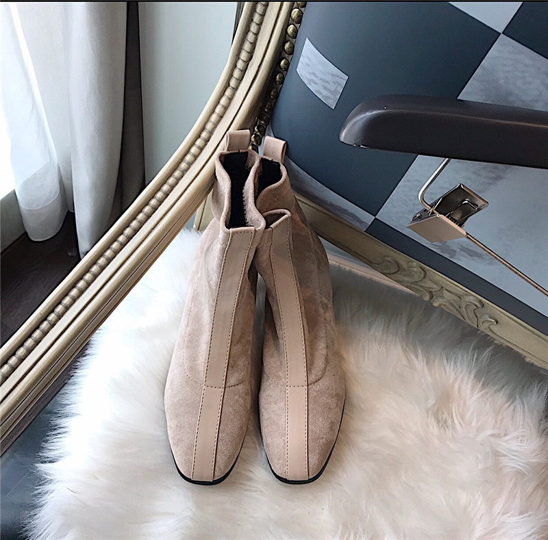 Öko velúrból készült női csizma vastag sarokkal, fekete és bézs színben