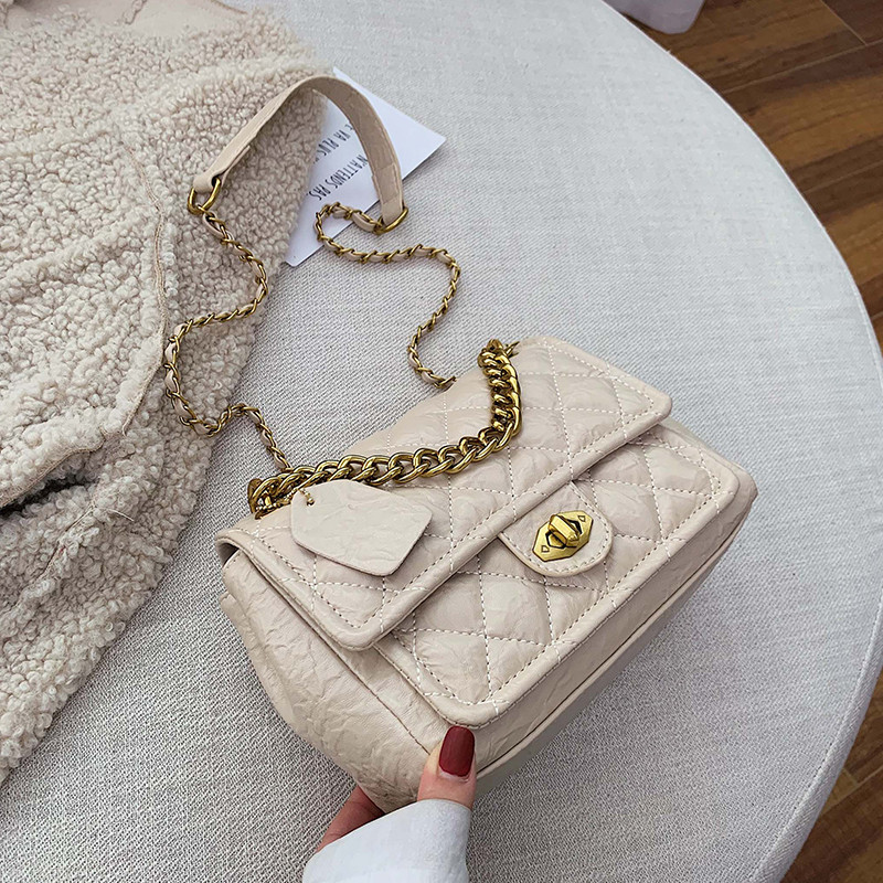 Geanta de dama moderna cu lant metalic in mai multe culori