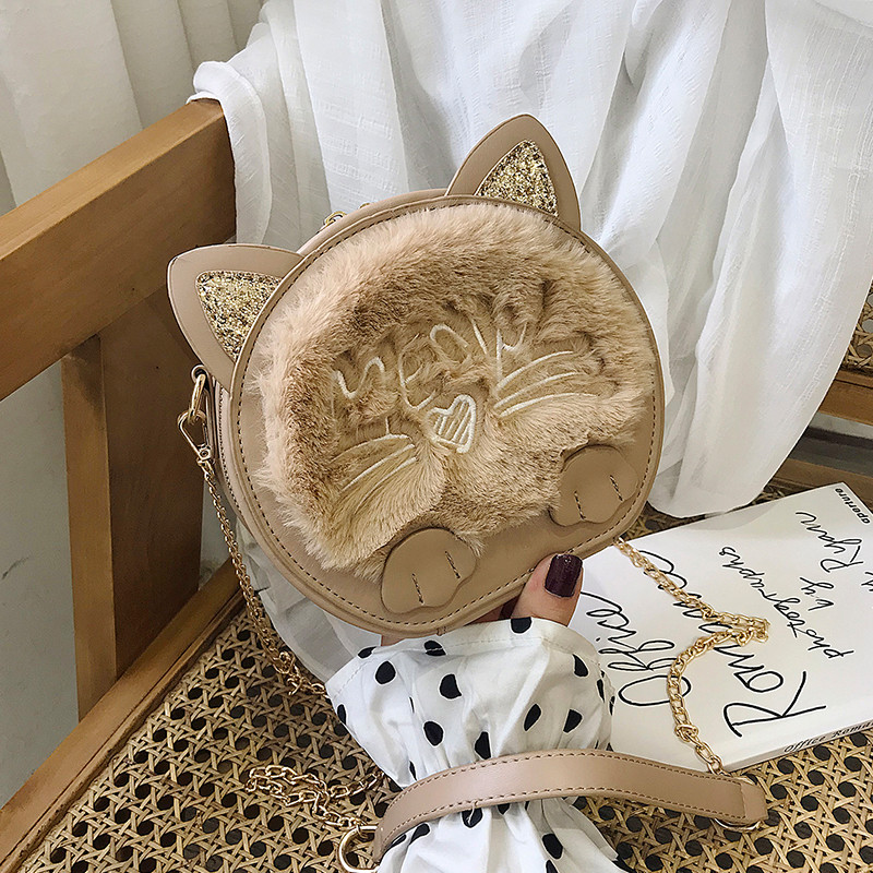 Geanta de dama cu forma rotunda si element 3D este de mai multe culori