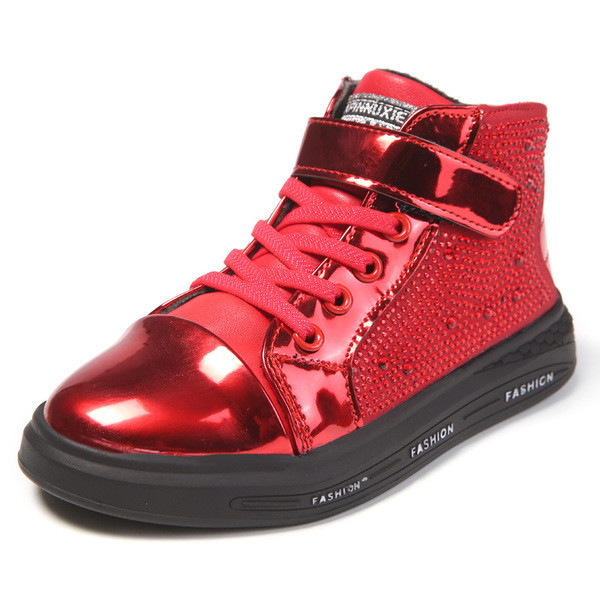 Άνετα παιδικά αθλητικά παπούτσια για κορίτσια σε μαύρο και κόκκινο χρώμα
