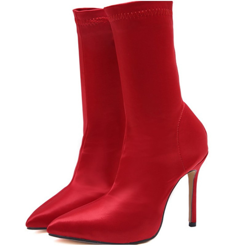 Μοντέρνες γυναικείες μπότες με λεπτό τακούνι σε διάφορα χρώματα