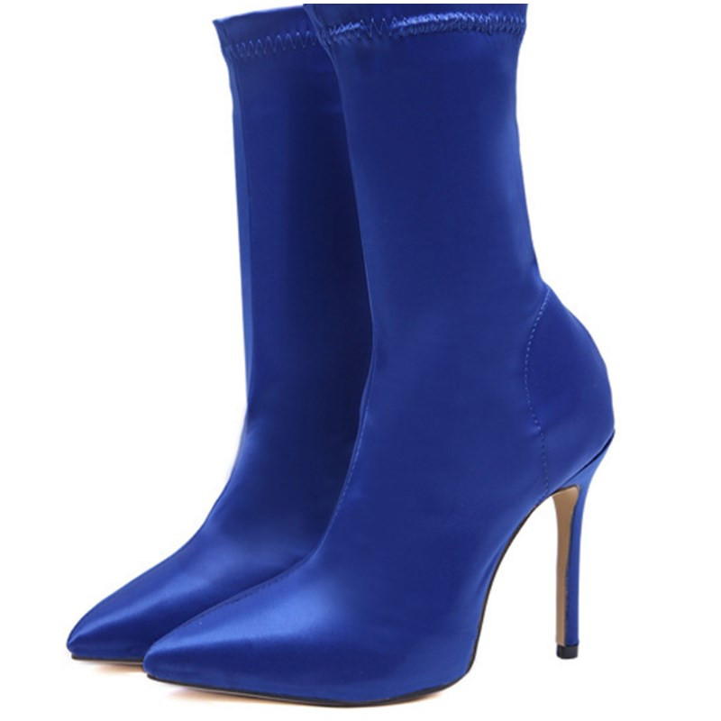 Μοντέρνες γυναικείες μπότες με λεπτό τακούνι σε διάφορα χρώματα
