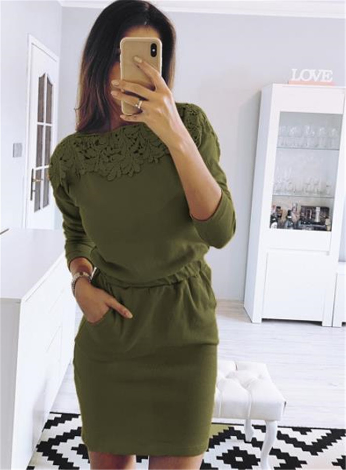 Modern női ruha sárga és zöld hímzéssel