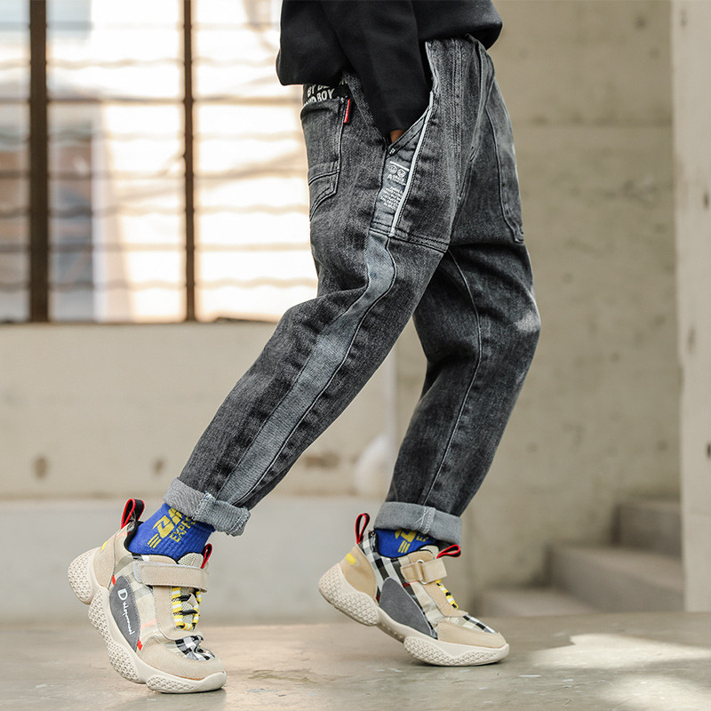 Aktuális kék és fekete gyerekfarmer fiúknak