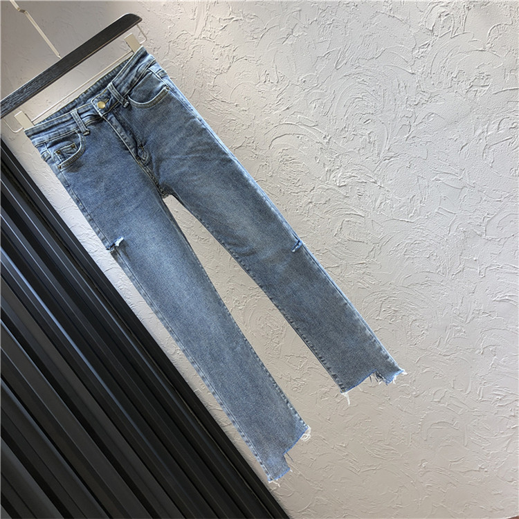 Modern női farmer magas derékkal, kék színben szakadt motívummal