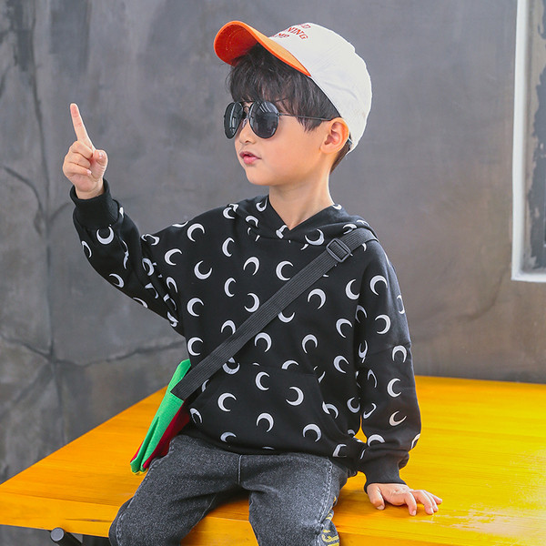 Καθημερινή παιδική μπλούζα με κουκούλα σε τρία χρώματα για αγόρια
