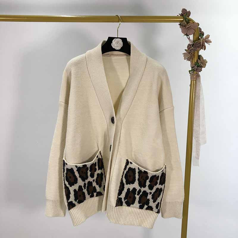 Hosszú női mellény állatmintás zsebekkel