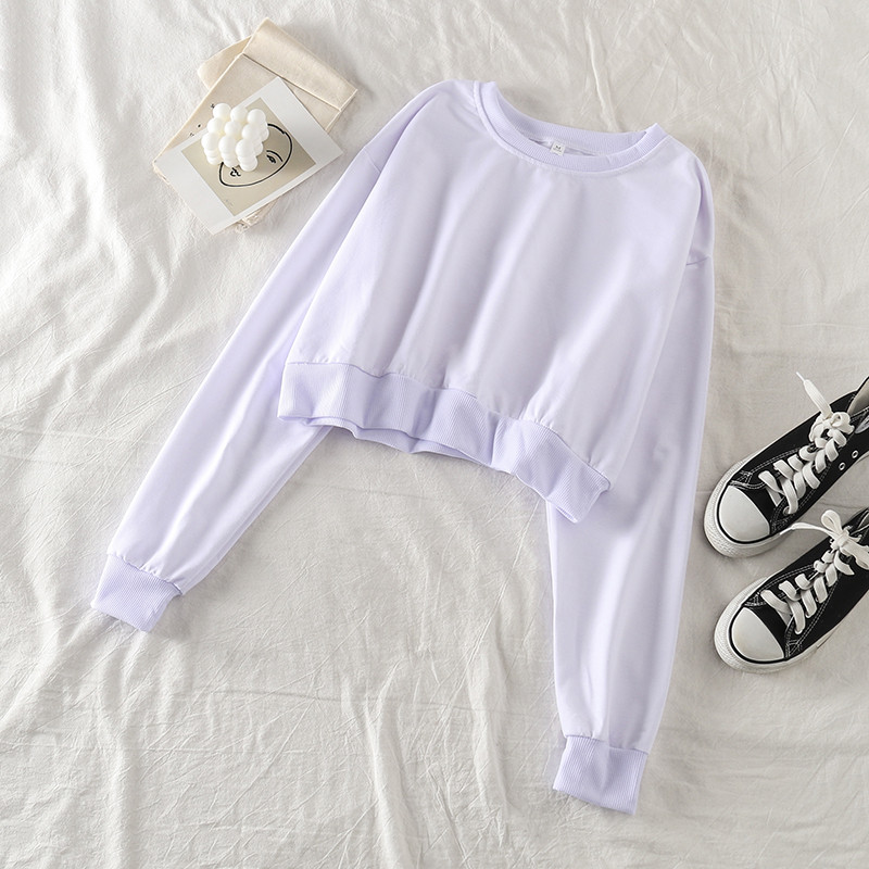 Bluză scurtă de damă cu inscripție în trei culori