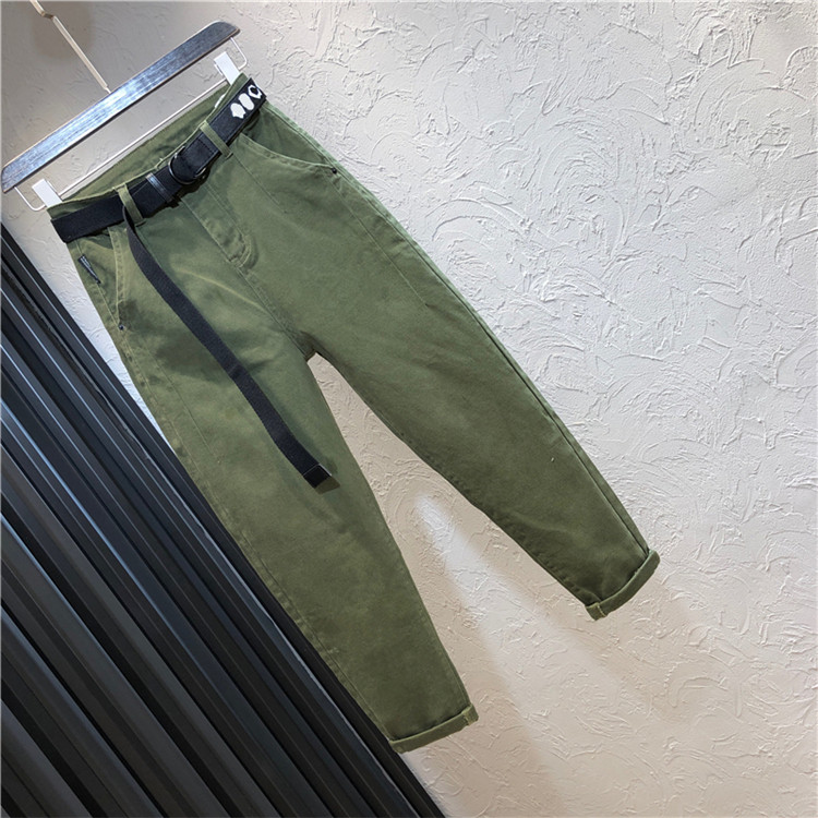 Női farmer övvel és magas derékkal, rózsaszín és zöld színben