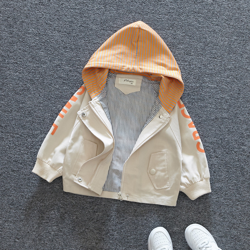 Modern gyerek fiúknak, két színben rátéttel és kapucnival