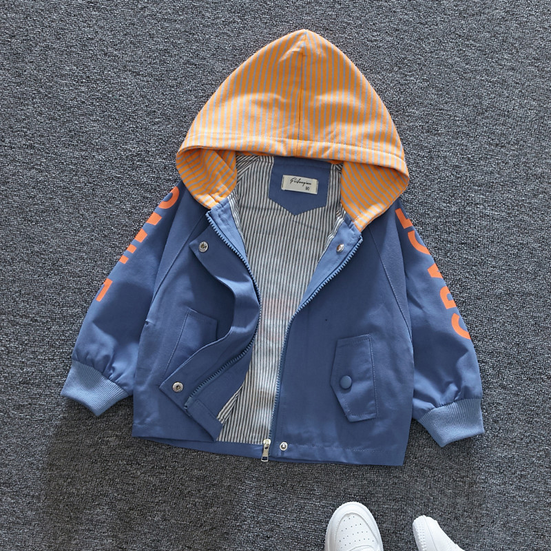 Modern gyerek fiúknak, két színben rátéttel és kapucnival