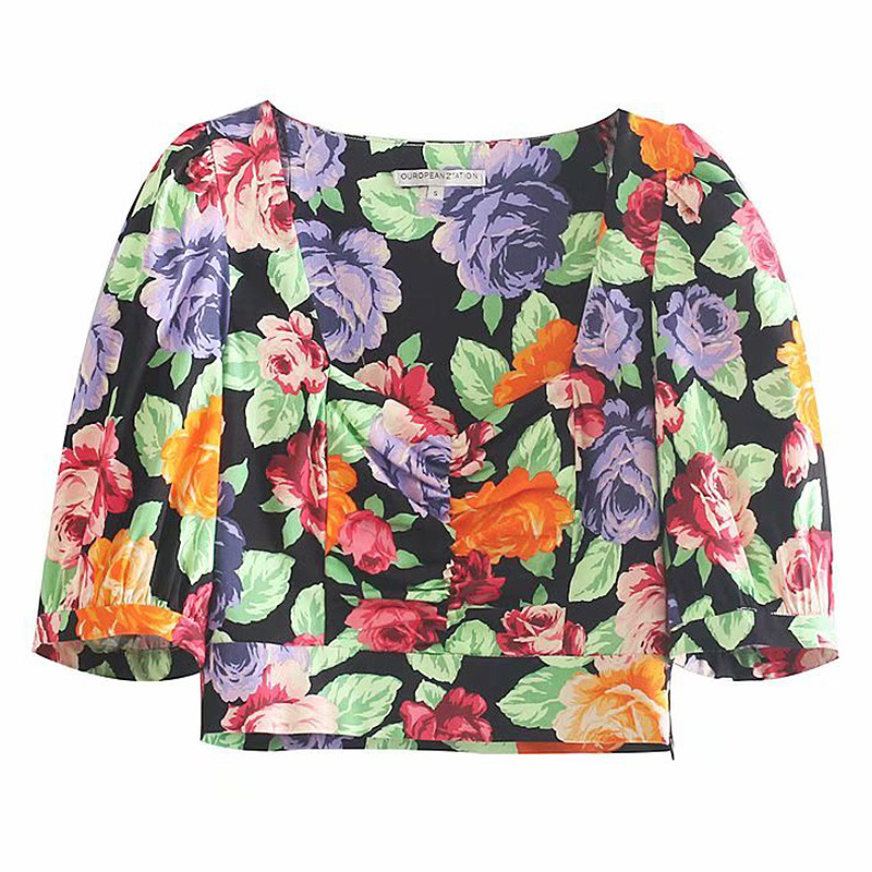 Γυναικεία μπλούζα με χρωματιστή  με λαιμόκοψη και κοντό μανίκι