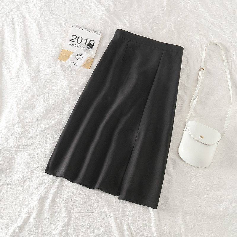 Fusta de dama moderna cu o fanta in gri si negru