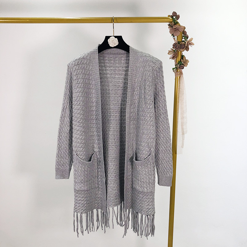 Hosszú női kardigán rojtokkal és rögzítés nélküli zsebekkel