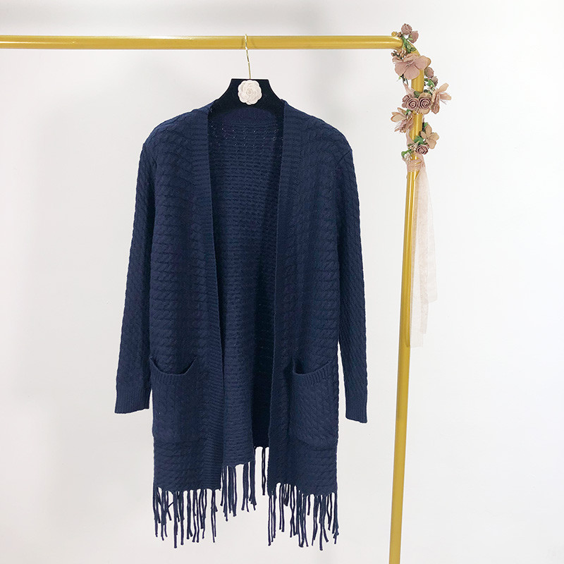 Hosszú női kardigán rojtokkal és rögzítés nélküli zsebekkel