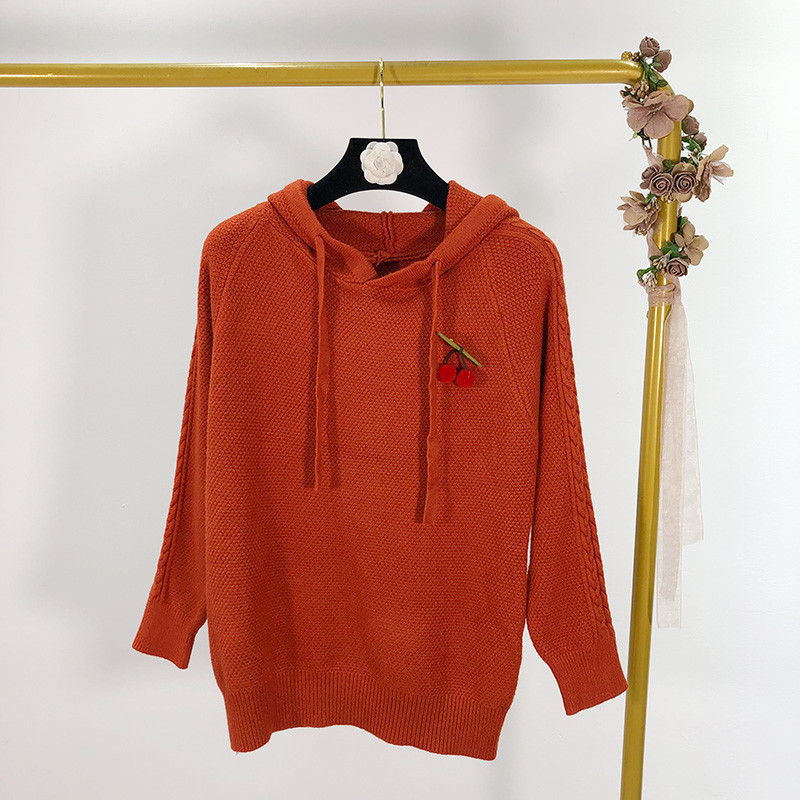 Női kötött pulóver kapucnival és nyakkendővel, három színben