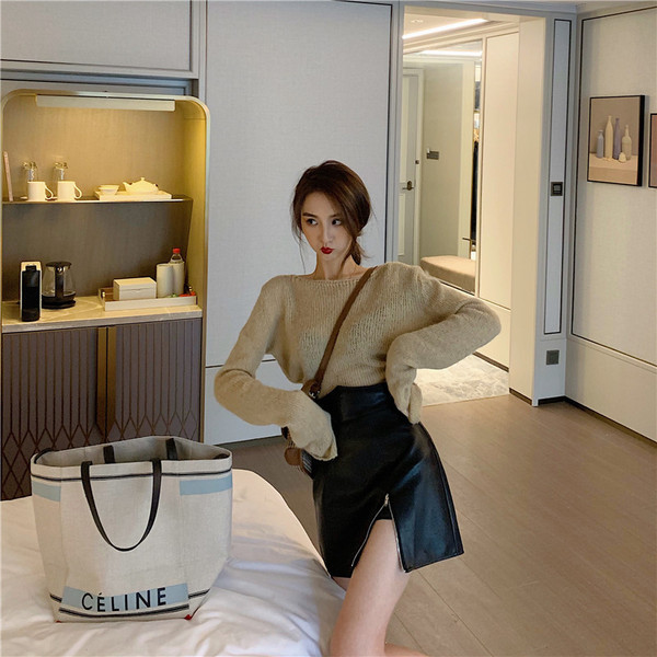 Aktuális női bőrszoknya magas derékkal és cipzárral fekete színben