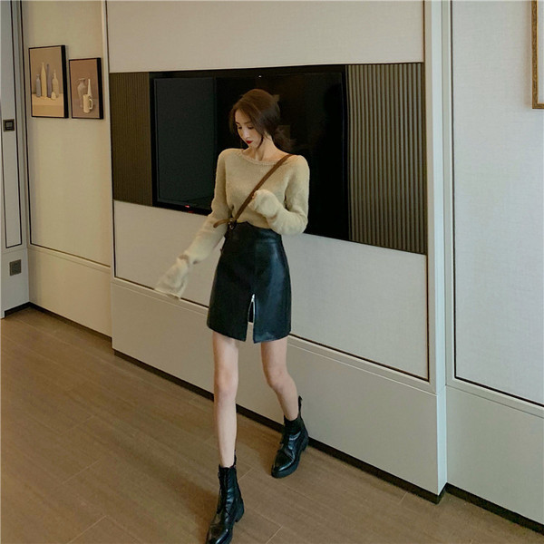 Aktuális női bőrszoknya magas derékkal és cipzárral fekete színben