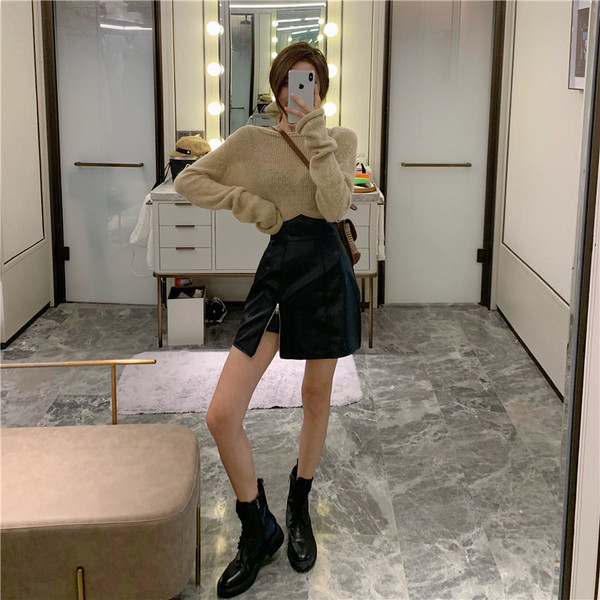 Aktuális női bőrszoknya magas derékkal és cipzárral fekete színben