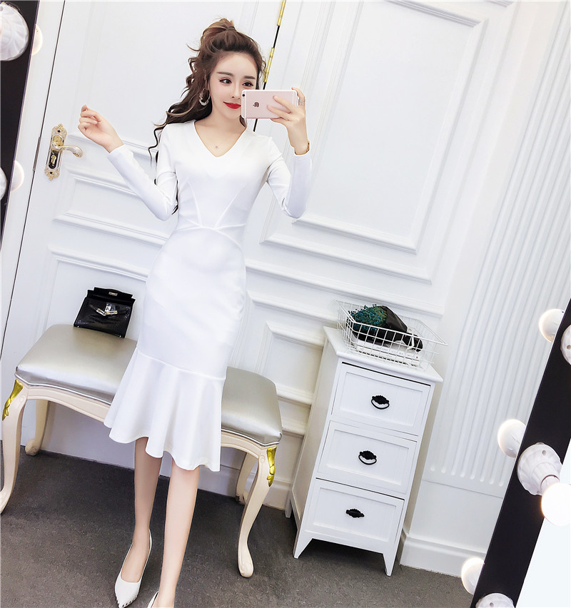 Stílusos női ruha modell hosszú ujjú rózsaszín és fehér színben