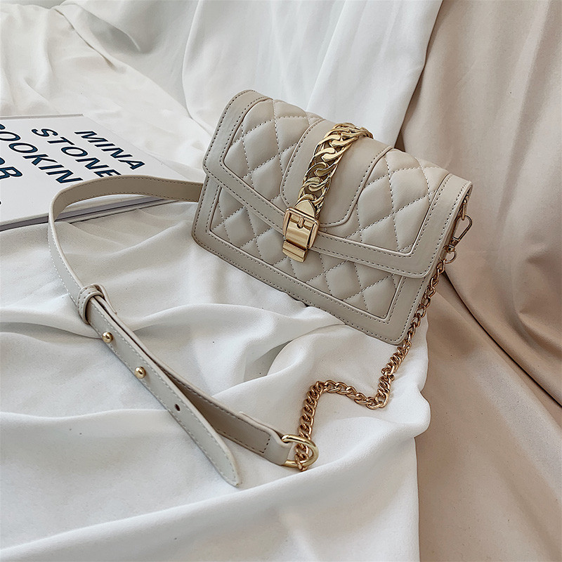 Geanta de dama eleganta cu catarama metalica in trei culori