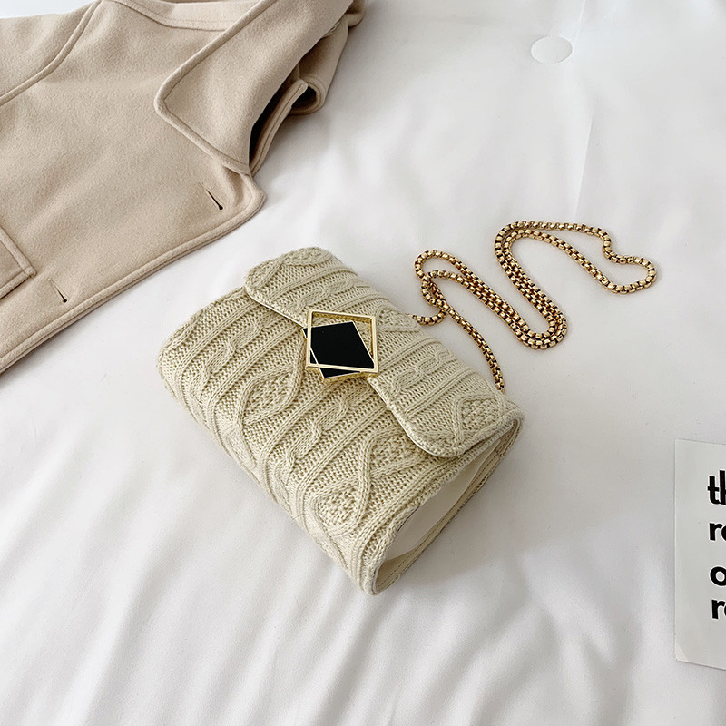 ÚJ modell női táska fém lánccal