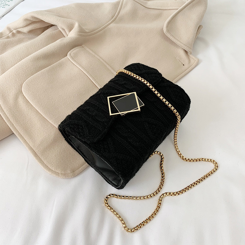 ÚJ modell női táska fém lánccal