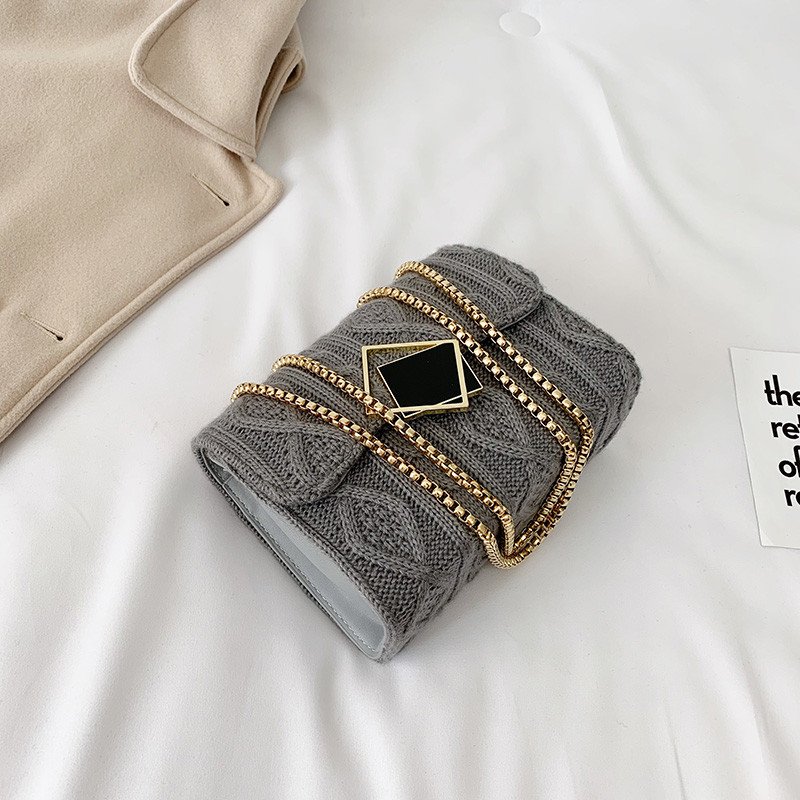 ÚJ modell női táska fém lánccal