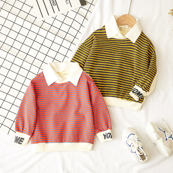 Ριγέ παιδική μπλούζα σε δύο χρώματα με επιγραφές για αγόρια