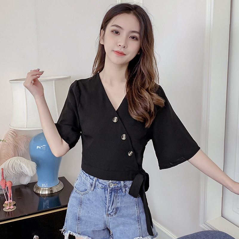 Γυναικεία σύγχρονη κοντή μπλούζα με λαιμόκοψη