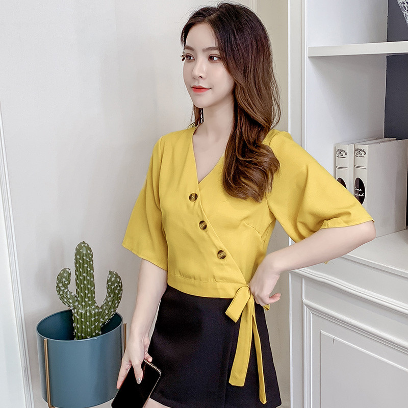 Γυναικεία σύγχρονη κοντή μπλούζα με λαιμόκοψη