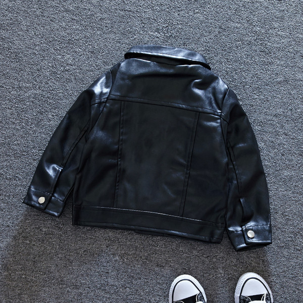 Модерно детско яке за момчета от еко кожа в черен цвят