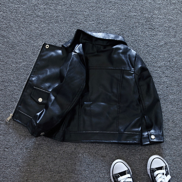 Модерно детско яке за момчета от еко кожа в черен цвят